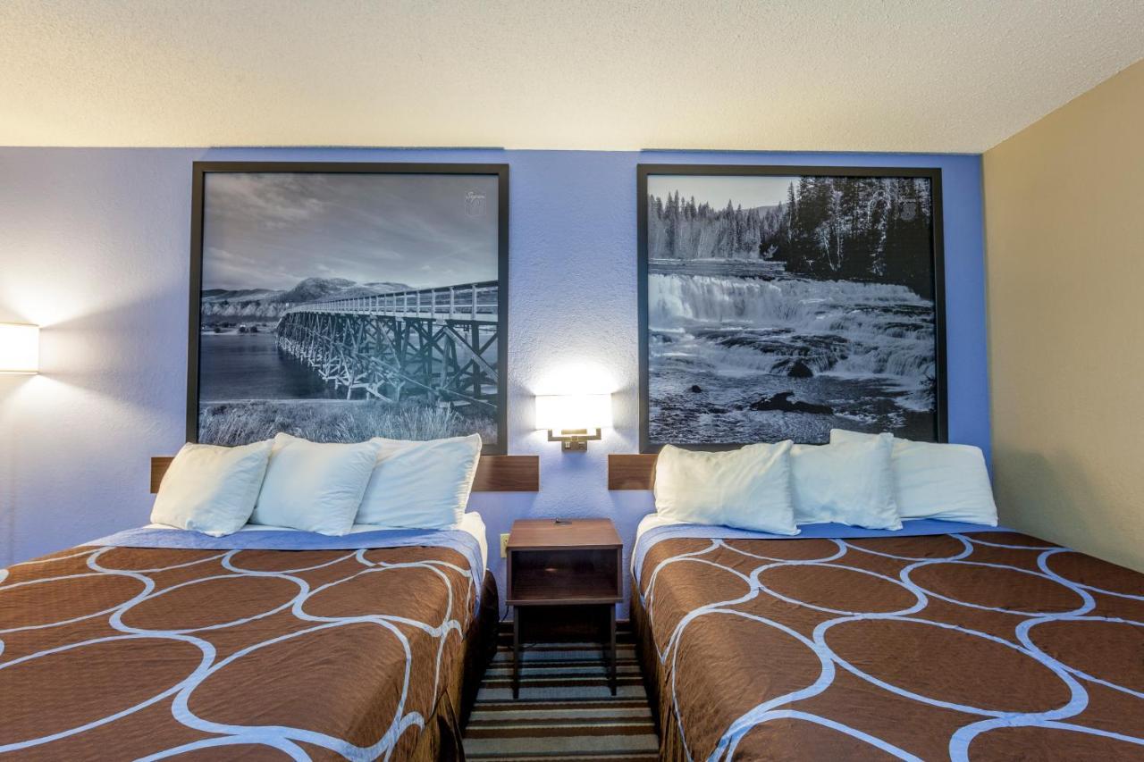 Super 8 By Wyndham Kamloops On The Hill Hotell Exteriör bild