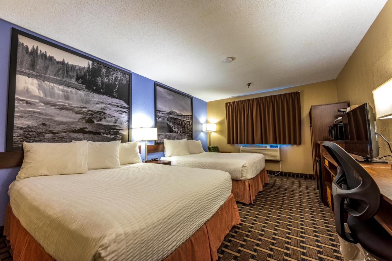Super 8 By Wyndham Kamloops On The Hill Hotell Exteriör bild