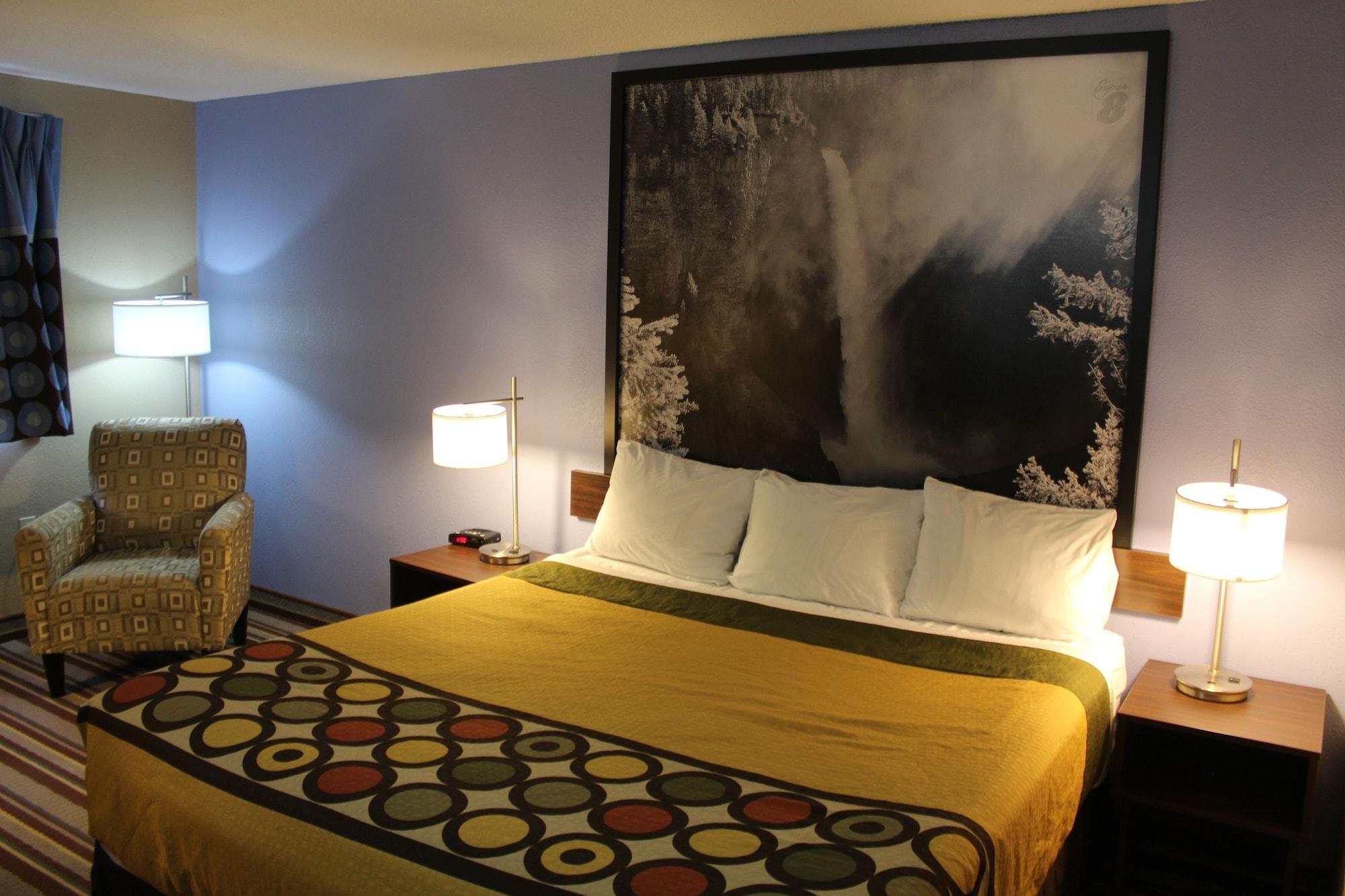 Super 8 By Wyndham Kamloops On The Hill Hotell Exteriör bild