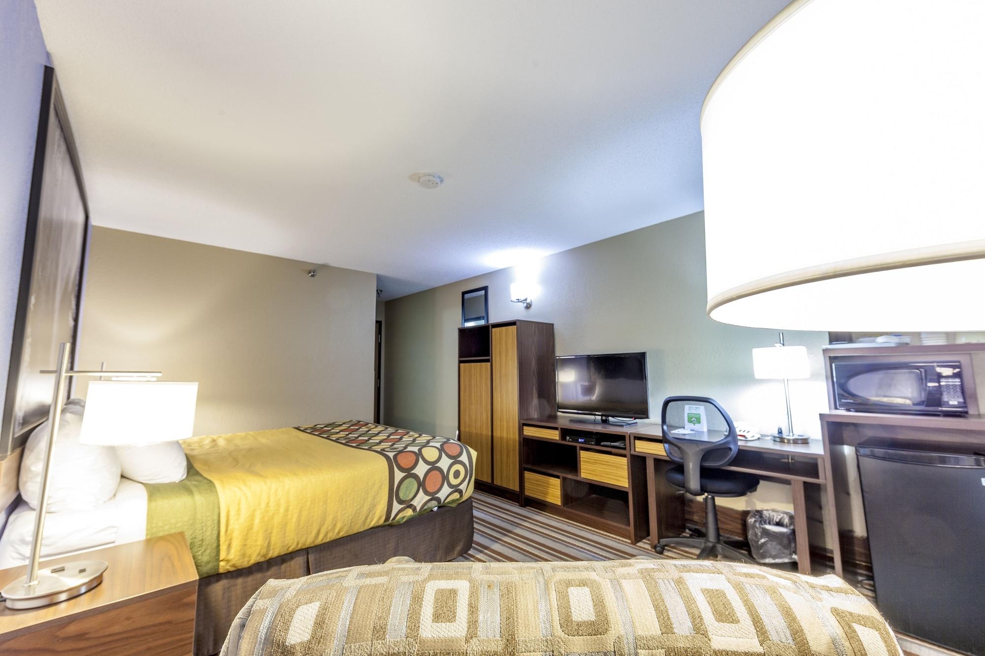 Super 8 By Wyndham Kamloops On The Hill Hotell Exteriör bild