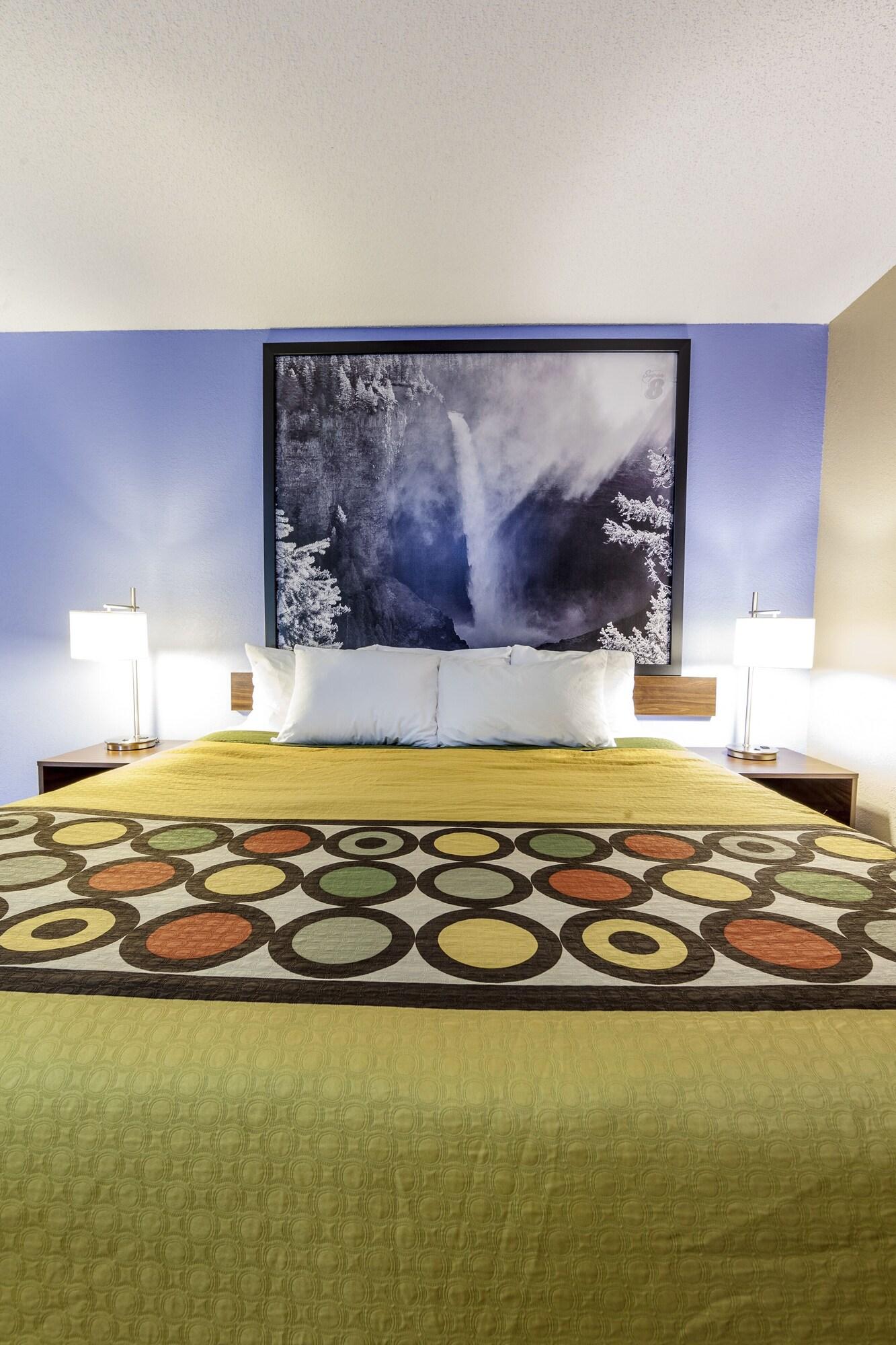 Super 8 By Wyndham Kamloops On The Hill Hotell Exteriör bild