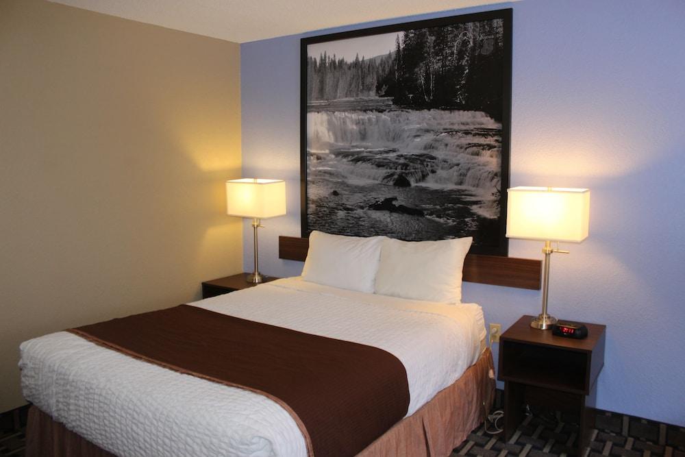 Super 8 By Wyndham Kamloops On The Hill Hotell Exteriör bild