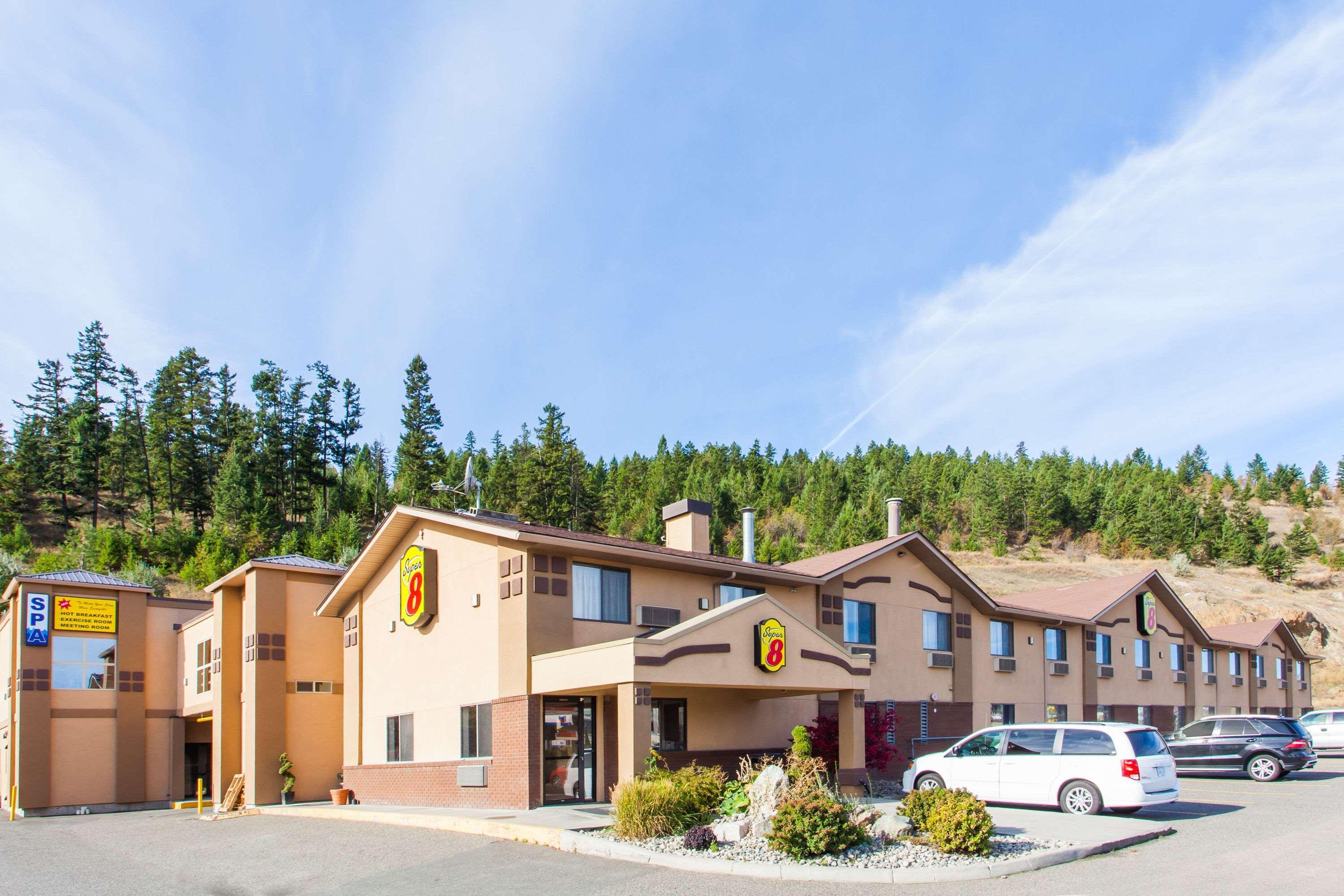 Super 8 By Wyndham Kamloops On The Hill Hotell Exteriör bild