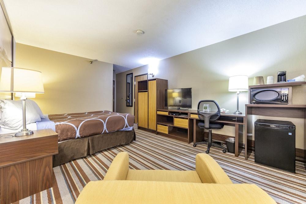 Super 8 By Wyndham Kamloops On The Hill Hotell Exteriör bild