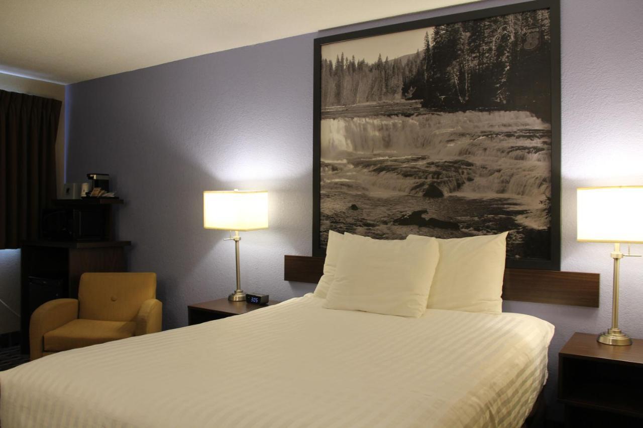 Super 8 By Wyndham Kamloops On The Hill Hotell Exteriör bild