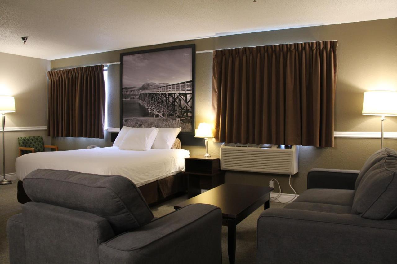 Super 8 By Wyndham Kamloops On The Hill Hotell Exteriör bild