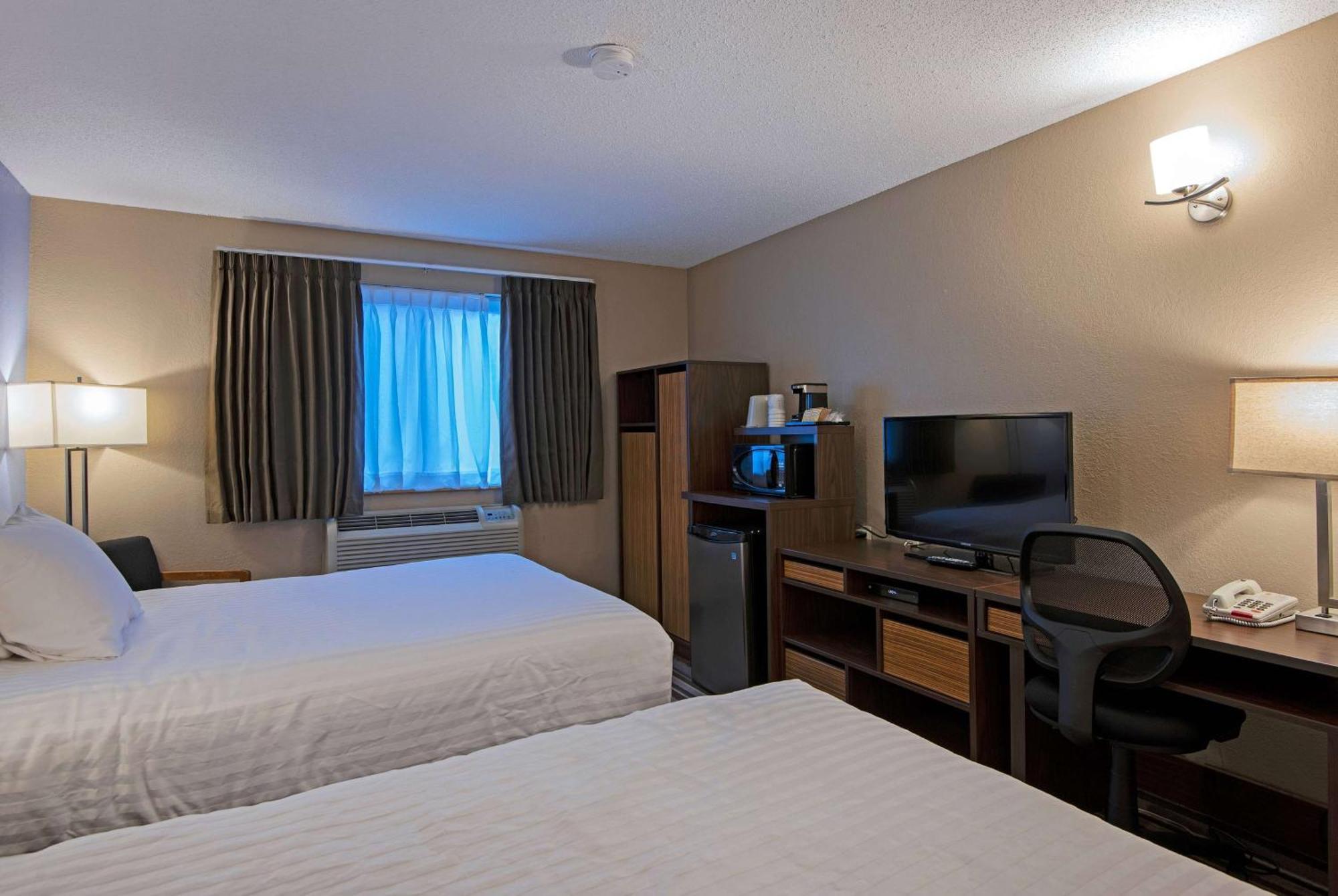 Super 8 By Wyndham Kamloops On The Hill Hotell Exteriör bild