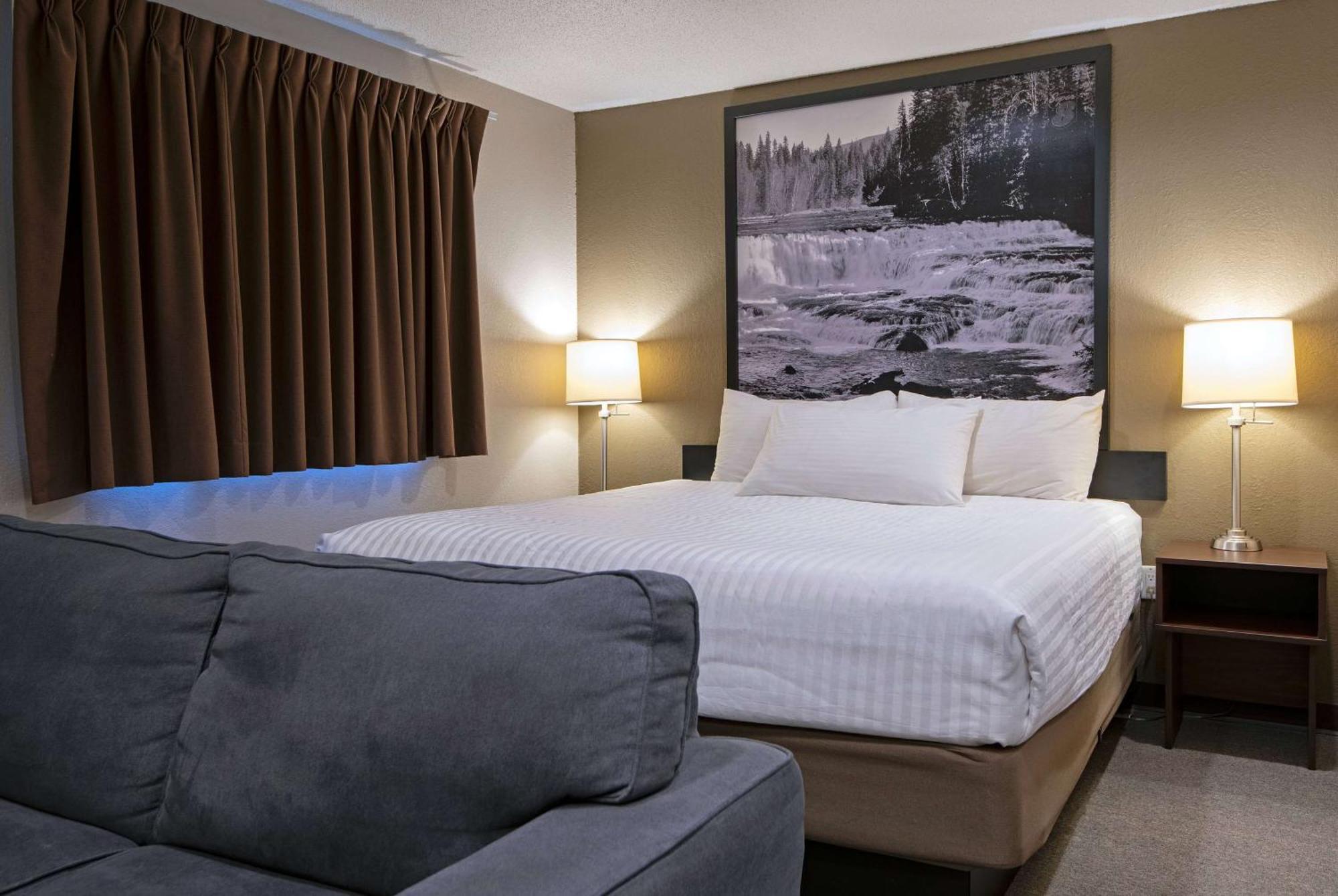 Super 8 By Wyndham Kamloops On The Hill Hotell Exteriör bild