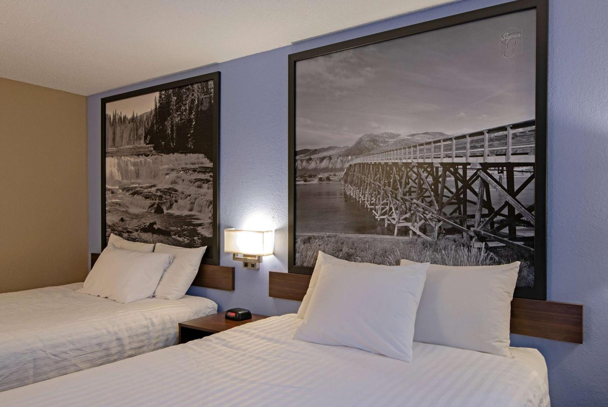 Super 8 By Wyndham Kamloops On The Hill Hotell Exteriör bild