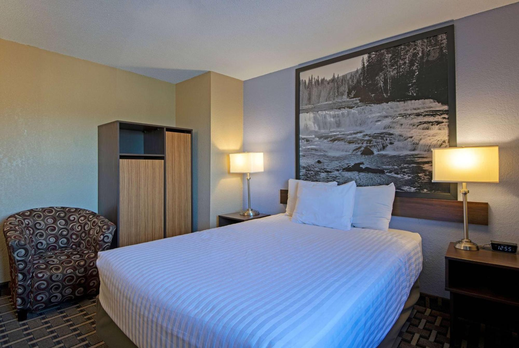 Super 8 By Wyndham Kamloops On The Hill Hotell Exteriör bild