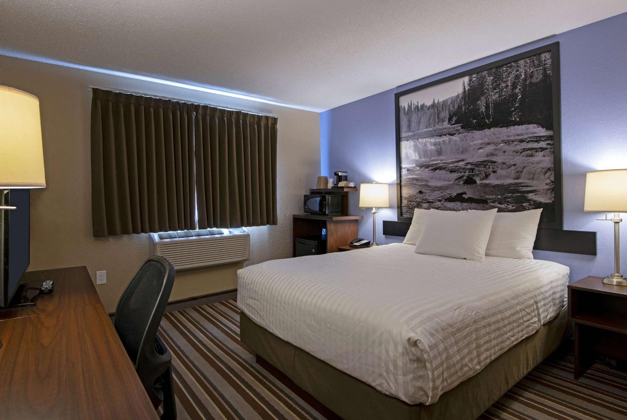 Super 8 By Wyndham Kamloops On The Hill Hotell Exteriör bild