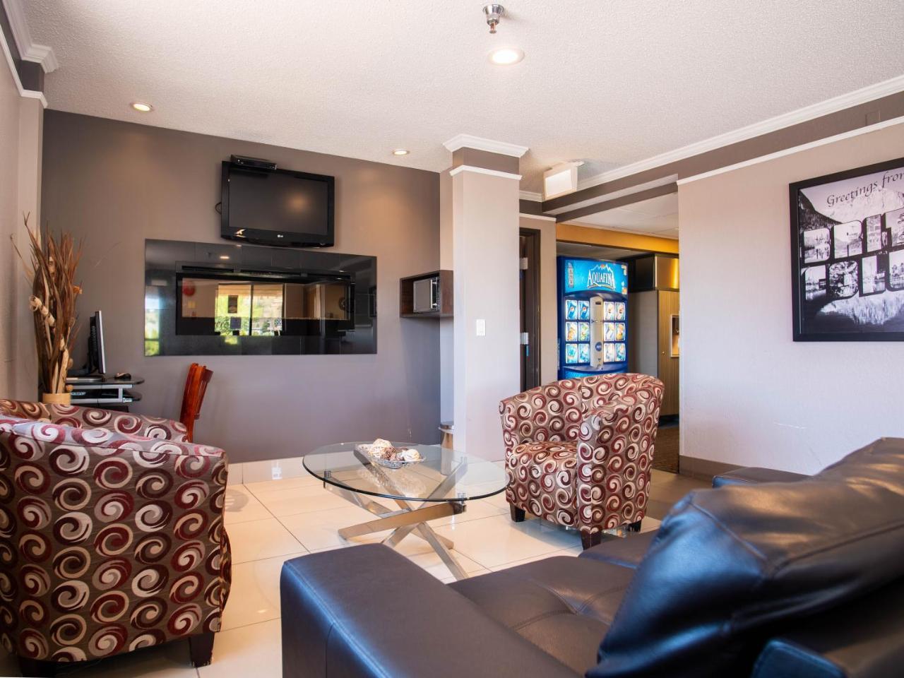 Super 8 By Wyndham Kamloops On The Hill Hotell Exteriör bild