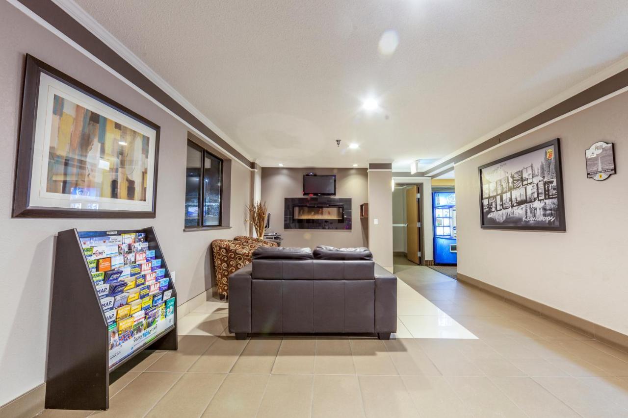 Super 8 By Wyndham Kamloops On The Hill Hotell Exteriör bild